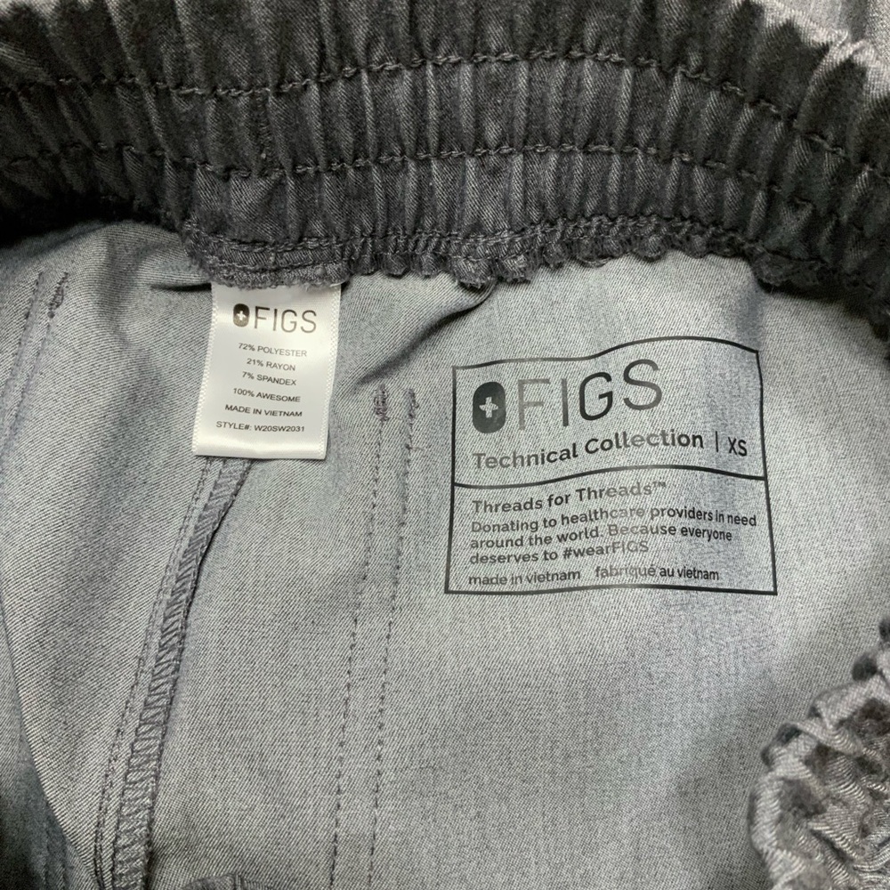 FIGS Graphite scrub set Rafaela top Yola 2 high waist cargo pants XS - Picture 8 of 8
